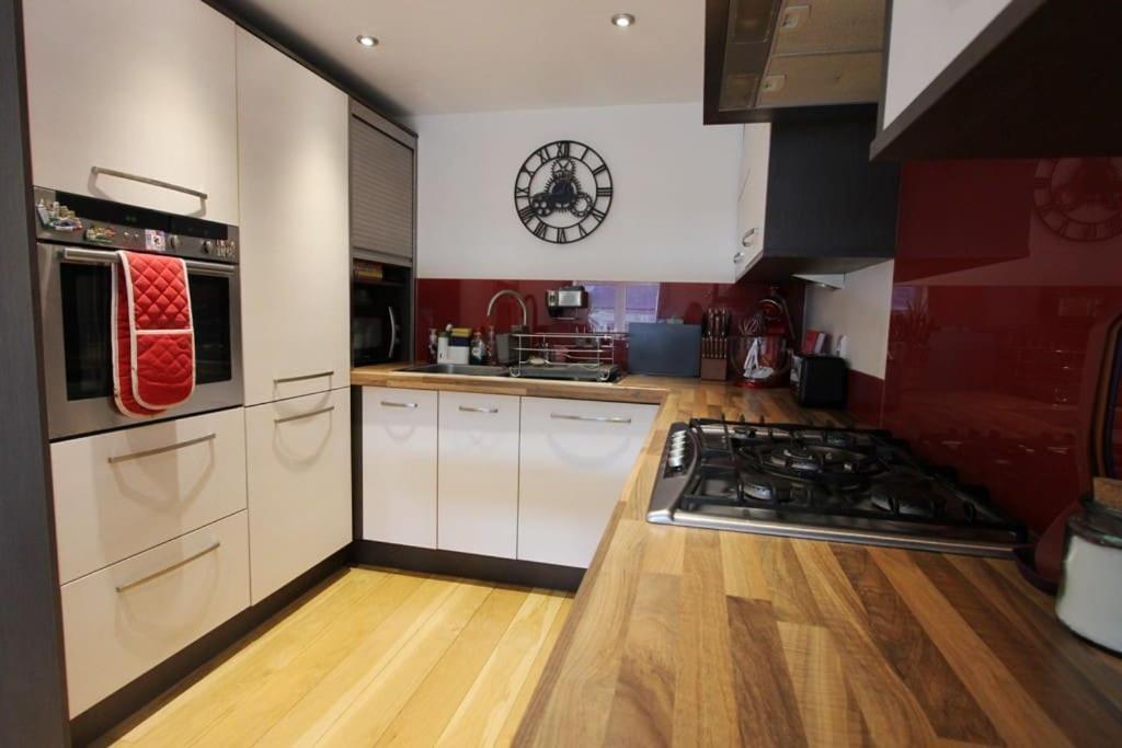 Spacious 2 Bed, 2 Bath Apartment -The Shore, Leith Единбург Екстер'єр фото
